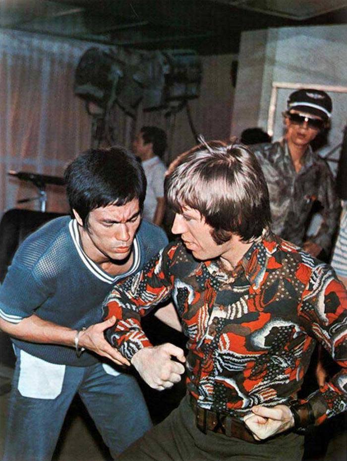 Брюс Ли и Чак Норрис репетируют драку на съемках фильма "Путь дракона", 1972 год