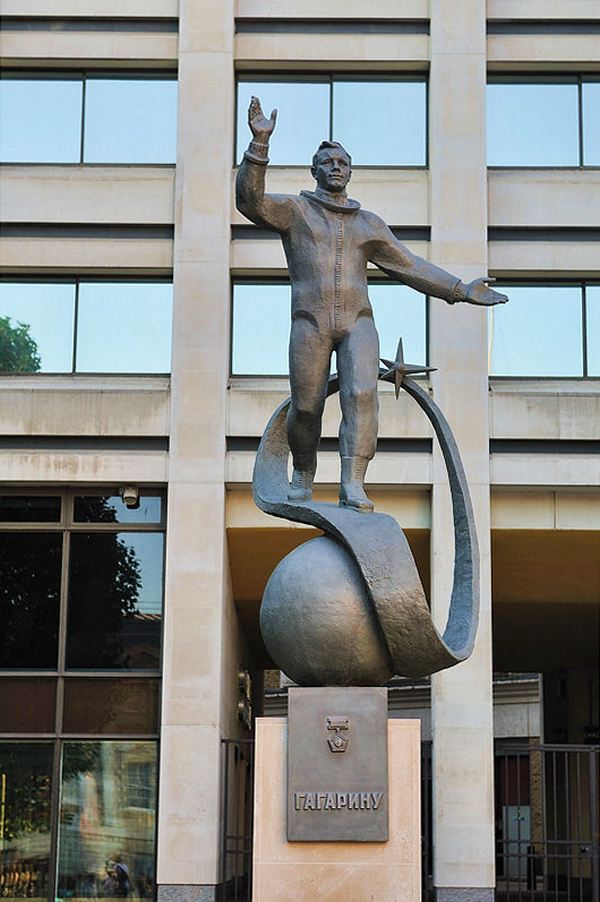 Памятники Юрию Гагарину