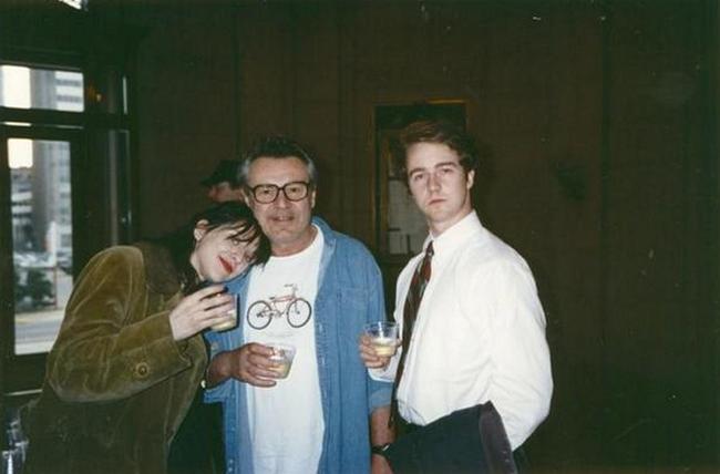 Кортни Лав, Милош Форман и Эдвард Нортон во время съемок фильма "Народ против Ларри Флинта", 1996 год