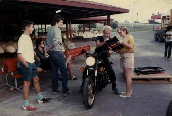 Юная Гвен Стефани берет автограф в Стинга, 1983 год