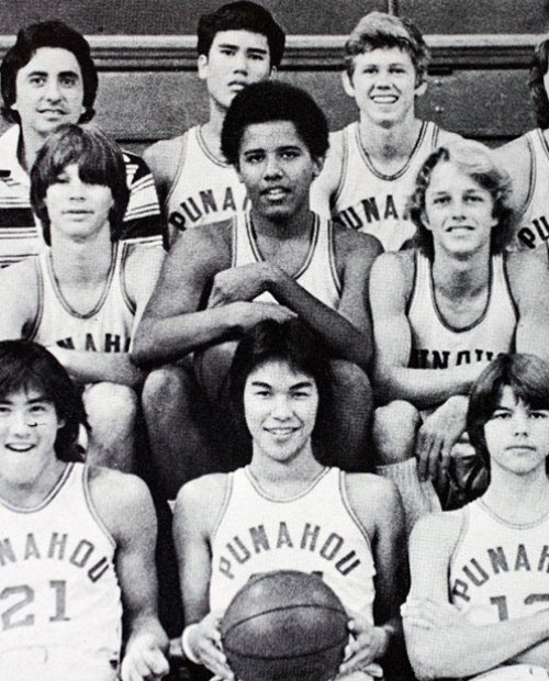 Барак Обама с баскетбольной командой школы Пунахоу, 1977 год