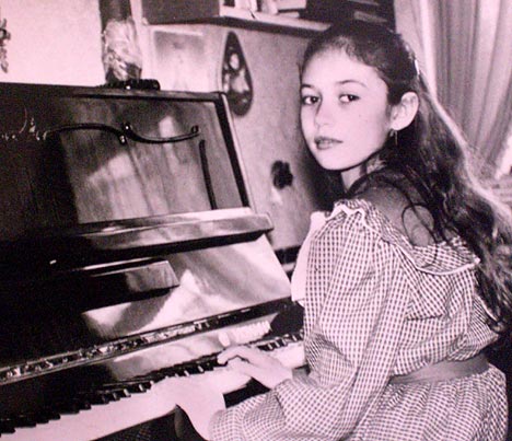 Ольга Куриленко в детстве