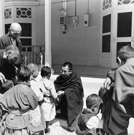 Биография Далай-ламы в картинках