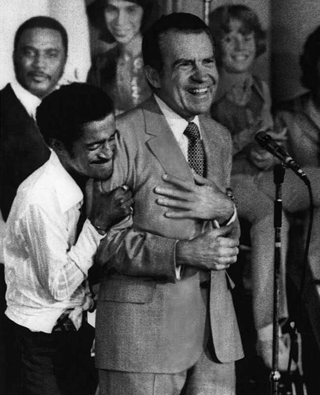 Сэмми Дэвис-младший и кандидат в президенты США Ричард Никсон во время президентской кампании, 1972 год