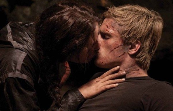 Лучшие поцелуи из фильмов 2012 года