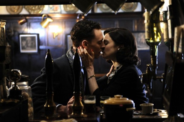 Лучшие поцелуи из фильмов 2012 года