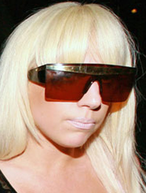 Леди ГаГа и ее солнцезащитные очки