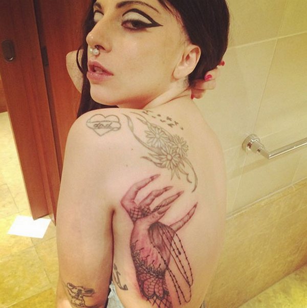Леди Гага и ее новая татуировка