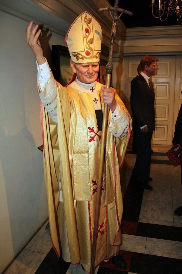 Бенедикт XVI в музеях мадам Тюссо