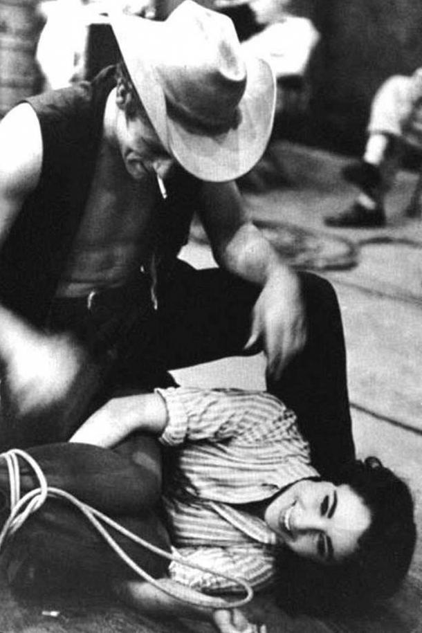 Джеймс Дин и Элизабет Тейлор на съемочной площадке фильма "Гигант", 1955 год