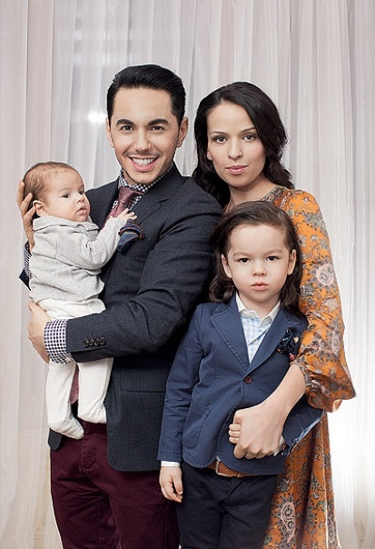 Тимур Родригез со своей семьей в фотосессии для российского журнала Hello!