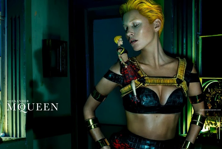 Кейт Мосс в рекламной кампании бренда Alexander McQueen Весна/Лето 2014