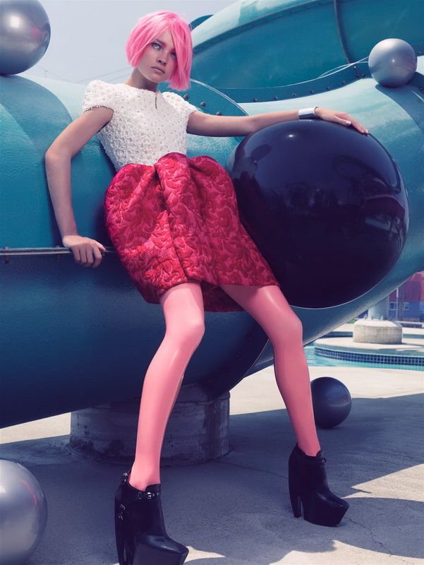 Наталья Водянова в розовой фотосессии Крейга МакДина