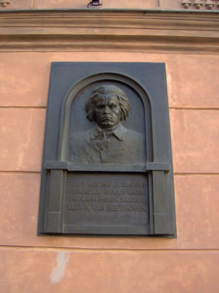 Памятники Людвигу ван Бетховену
