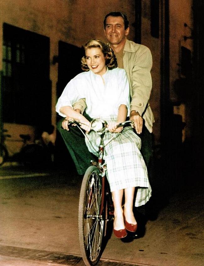 Грейс Келли и Джеймс Стюарт на съемках фильма "Окно во двор", 1953 год