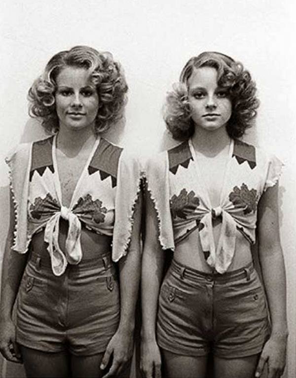 Джоди Фостер и ее сестра Конни на съемках фильма «Таксист», 1975 год