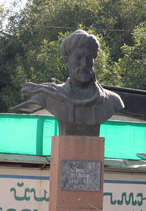 Памятники Алишеру Навои