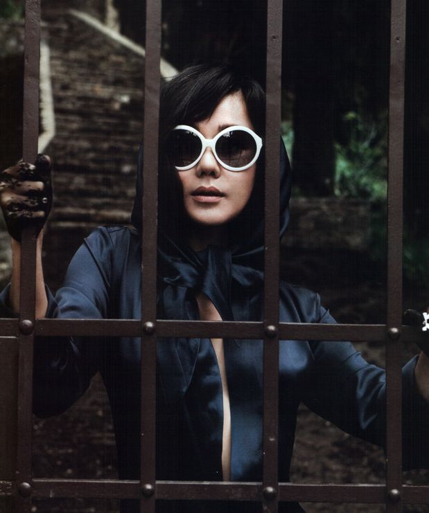 Юнджин Ким в журнале Harper Bazaar
