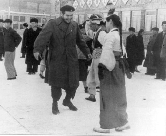 Че Гевара во время визита в дружественную Северную Корею 1960 год