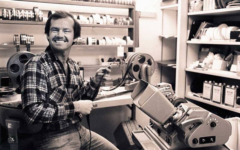 Джек Николсон работает над созданием фильма за аппаратом мовиола, 1971 год