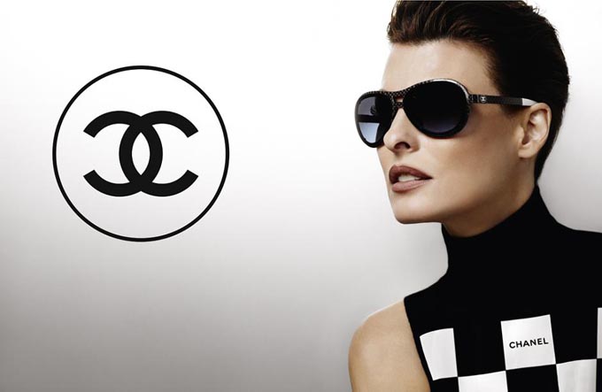 Линда Евангелиста в лукбуке Chanel Eyewear