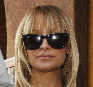 Николь Ричи и ее солнцезащитные очки