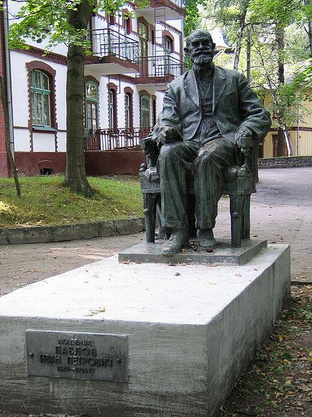 Памятники Иваун Павлову