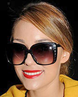Лорен Кэтрин Конрад и ее солнцезащитные очки