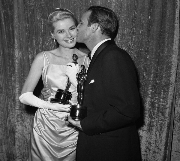 Марлон Брандо и Грейс Келли на вручении премии «Оскар», 1955 год