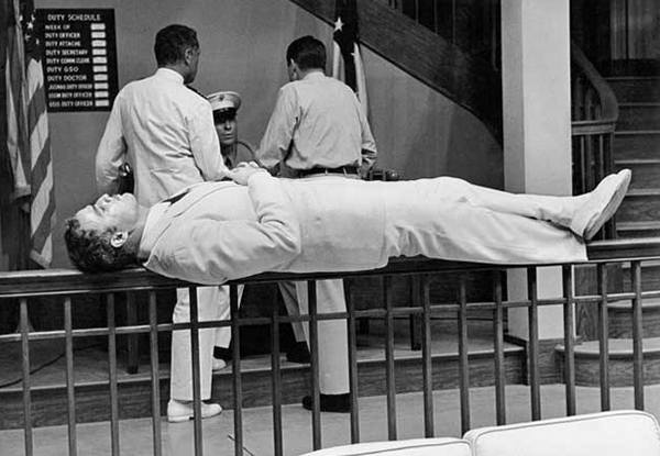 Марлон Брандо во время съемок фильма "Гадкий американец", 1962 год