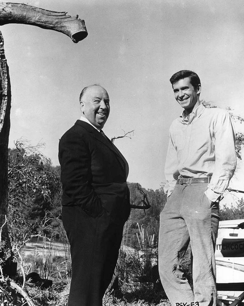 Альфред Хичкок и Энтони Перкинс на съемках фильма "Психо", 1960 год