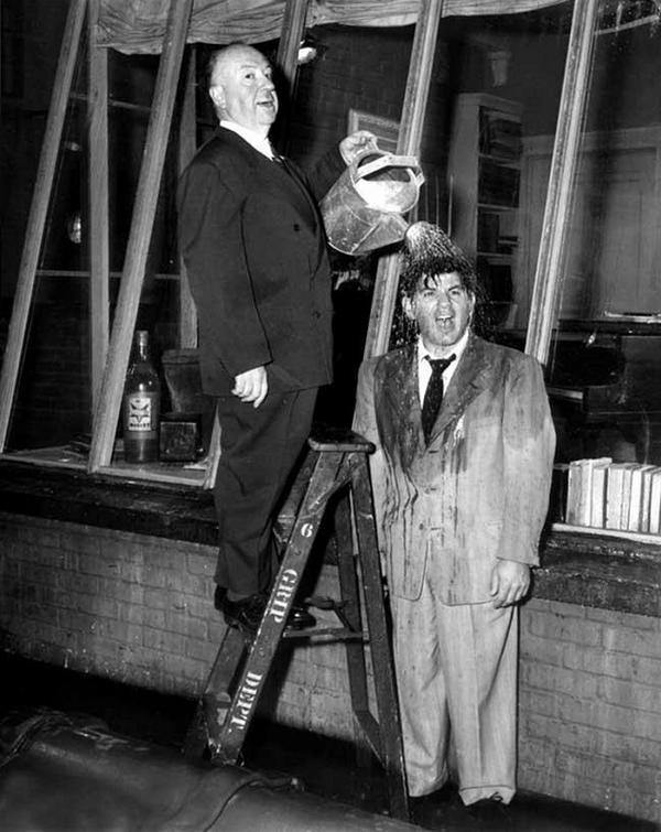 Альфред Хичкок и Росс Багдасарян на съемках фильма "Окно во двор", 1954 год
