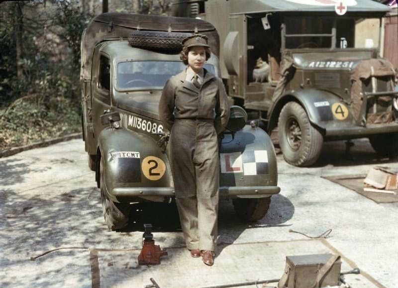 Королева Елизавета на службе в армии во время Второй мировой войны