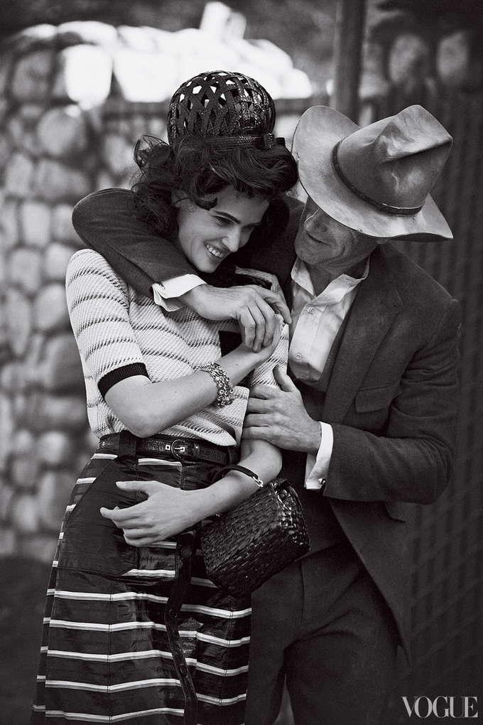 Лара Стоун и Аарон Экхарт в Vogue US