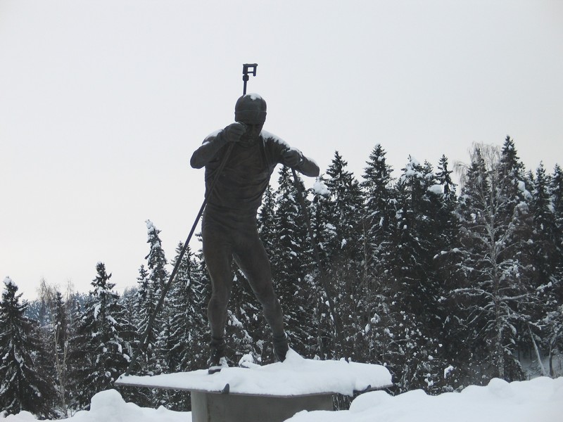 Статуя Оле-Айнера Бьерндалена