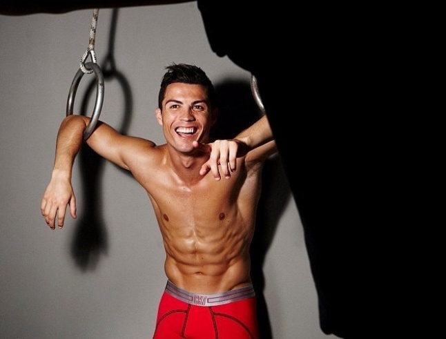 Криштиану Роналду в рекламе собственной коллекции нижнего белья CR7 by Cristiano Ronaldo Underwear, весна-лето 2015