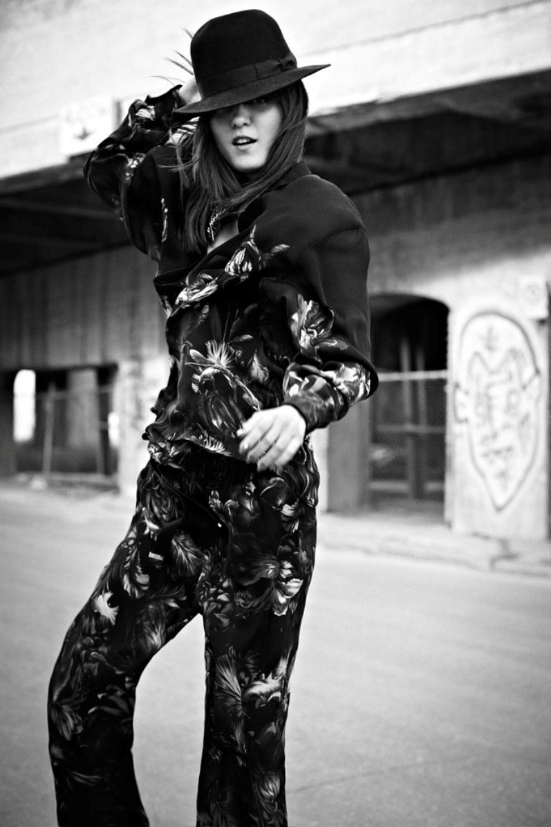 Ирина Лазаряну в фотосессии "Осенний романс" для Dress To Kill