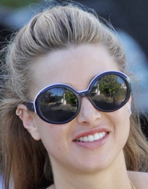 Уитни Порт и ее солнцезащитные очки