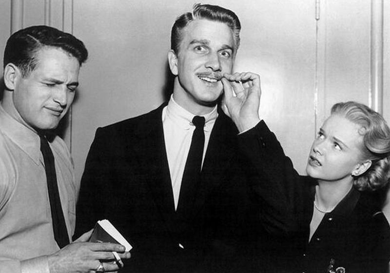 Пол Ньюман, Лесли Нильсен и Энн Фрэнсис на съемках фильма "Дыба", 1956 год