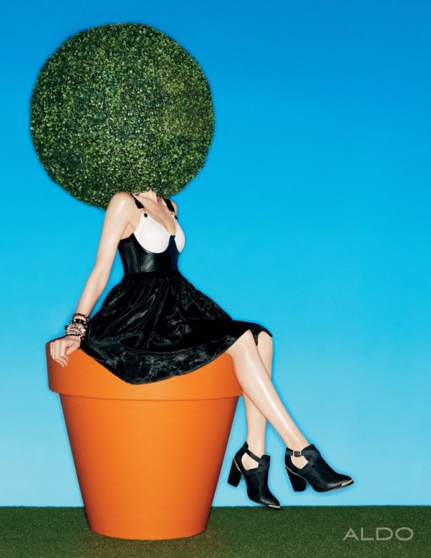 Эмили Ди Донато и Джордан Данн в рекламе коллекции обуви и аксессуаров ALDO весна-лето 2013