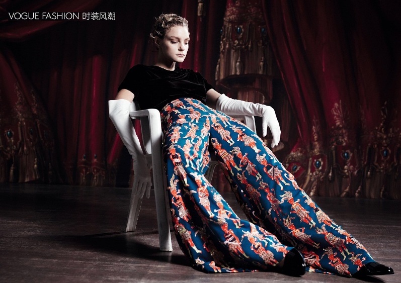 Джессика Стэм в фотосессии Вилли Вандерперре для Vogue Collections Magazine, апрель 2014
