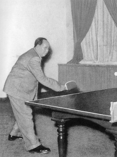 Мао Цзэдун, играющий в пинг-понг