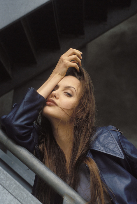Анджелина Джоли времён 1994 года