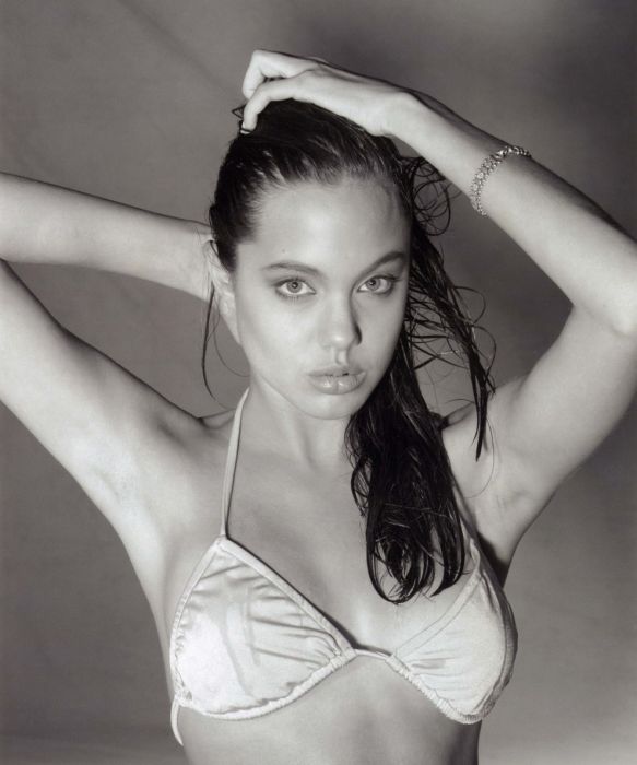 Молодая Анджелина Джоли