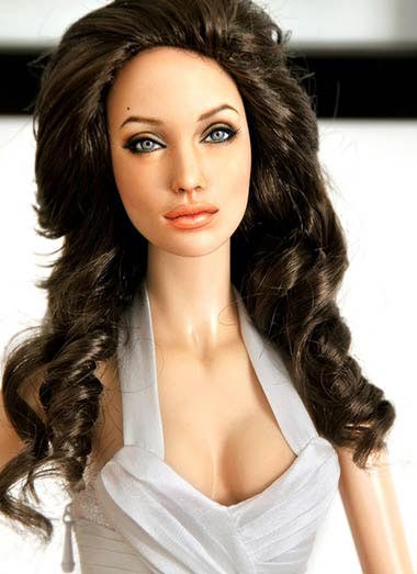 В Испании создали куклу - копию Анджелины Джоли