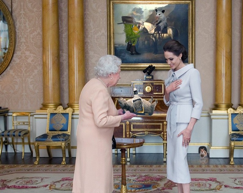 Елизавета II и Анджелина Джоли