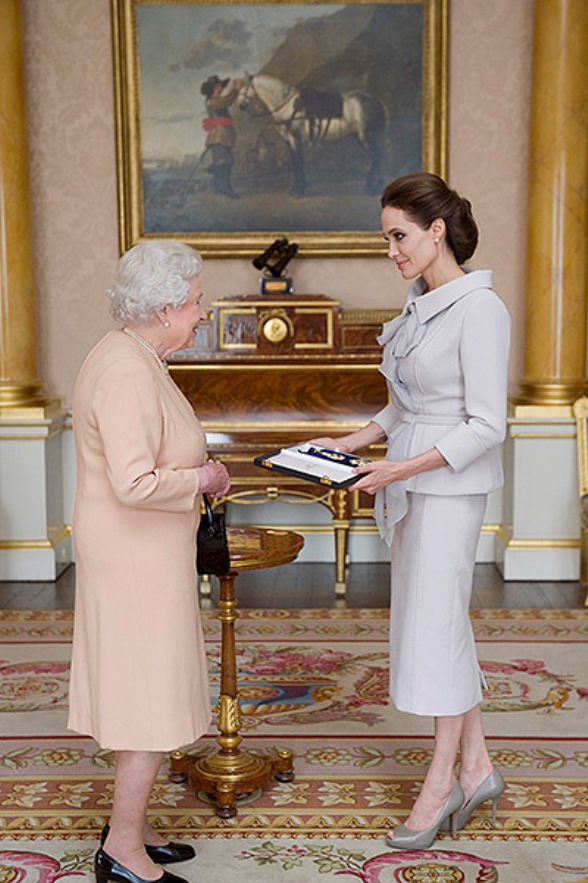 Орден кавалерственной дамы Анджелины Джоли