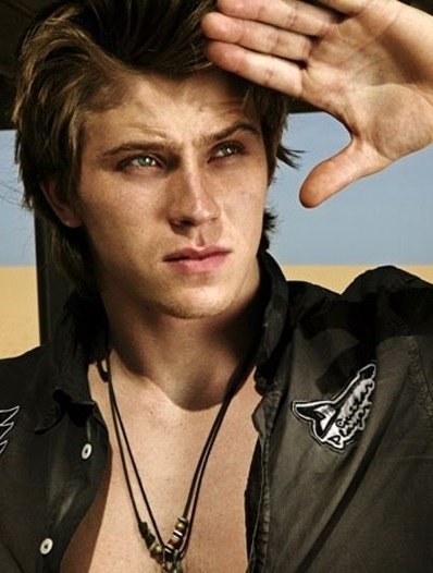 Гаррет Хедлунд (Garrett Hedlund)