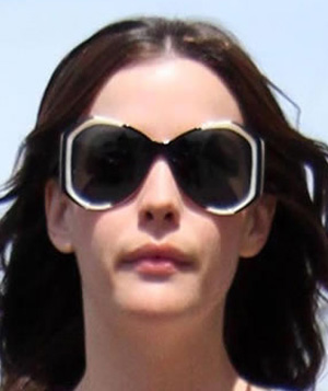 Лив Тайлер и ее солнцезащитные очки