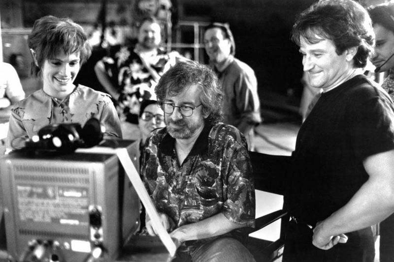 Джулия Робертс, Стивен Спилберг и Робин Уильямс во время съемок фильма "Капитан Крюк", 1991 год